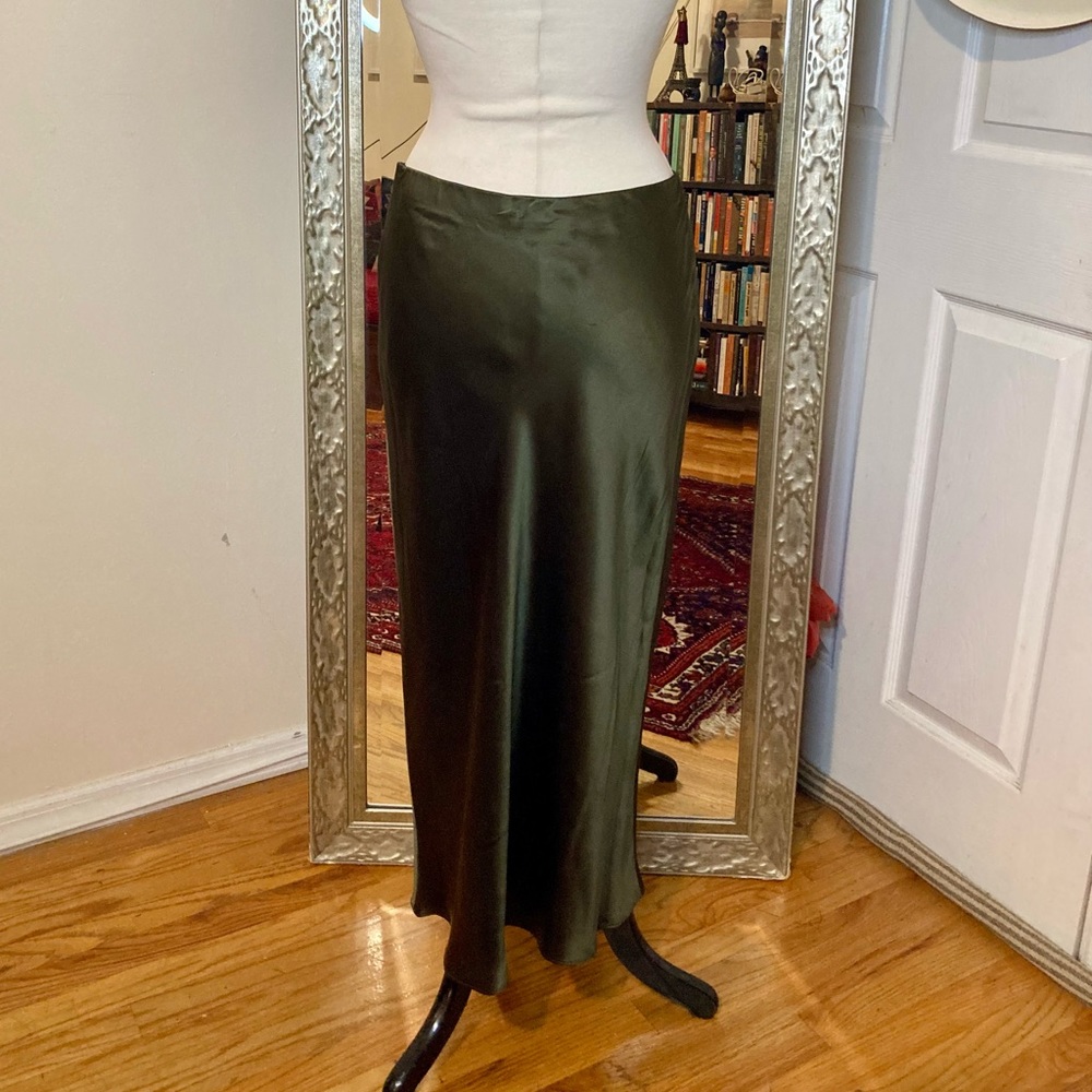Amanda Uprichard 💯 silk army green high waist midi skirt. Size L. New with tags
